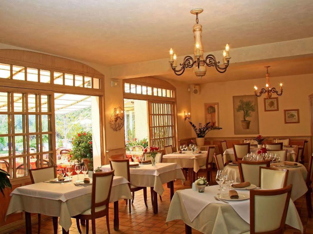 Logis Hotel Restaurant Le Chene Vert Rocher Екстер'єр фото